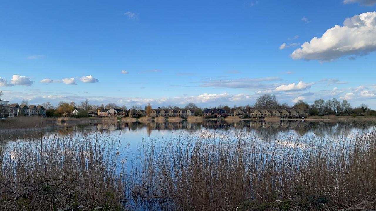 Cotswolds Lakehouse, With Hot Tub & Spa Access, Lower Mill Estate Somerford Keynes Exteriör bild