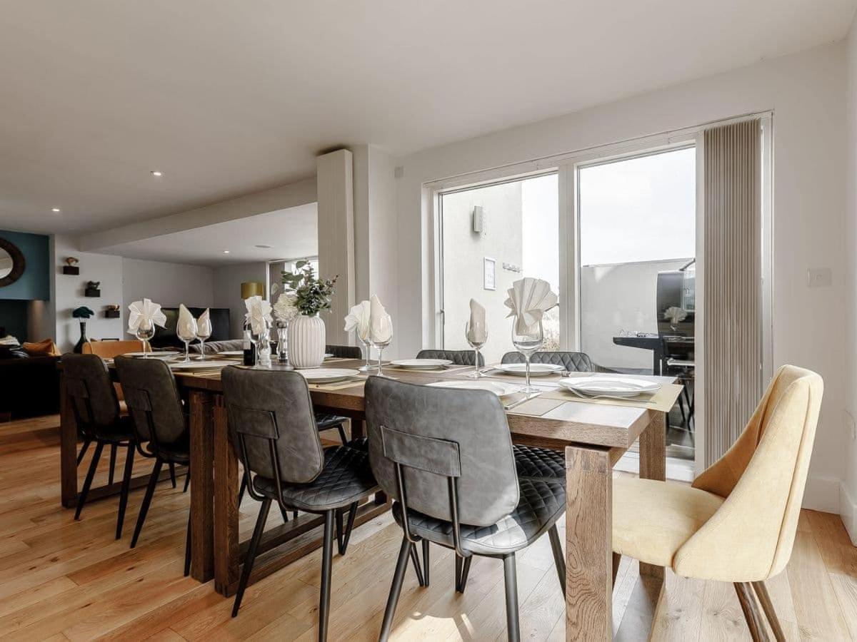 Cotswolds Lakehouse, With Hot Tub & Spa Access, Lower Mill Estate Somerford Keynes Exteriör bild