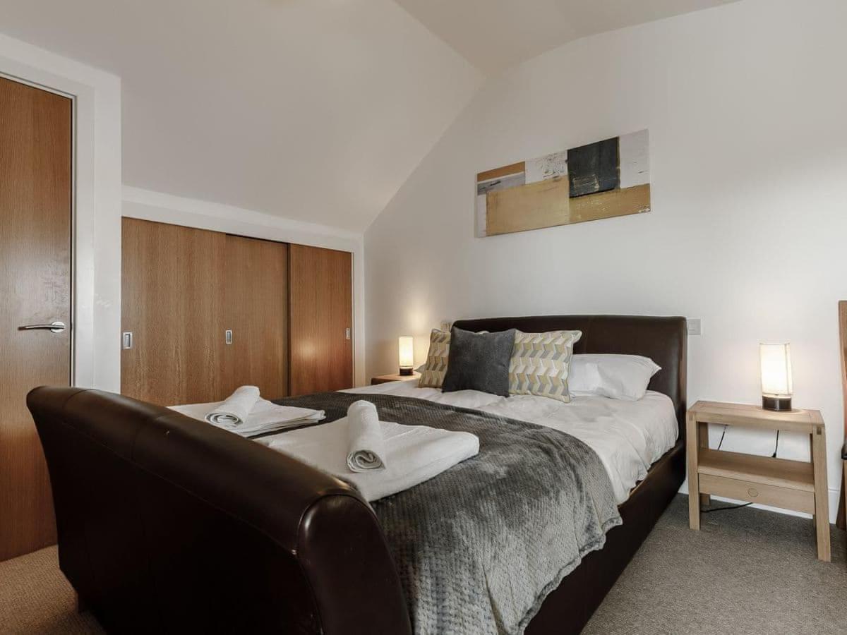 Cotswolds Lakehouse, With Hot Tub & Spa Access, Lower Mill Estate Somerford Keynes Exteriör bild