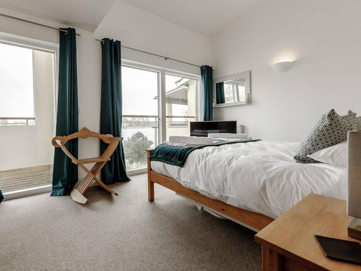 Cotswolds Lakehouse, With Hot Tub & Spa Access, Lower Mill Estate Somerford Keynes Exteriör bild